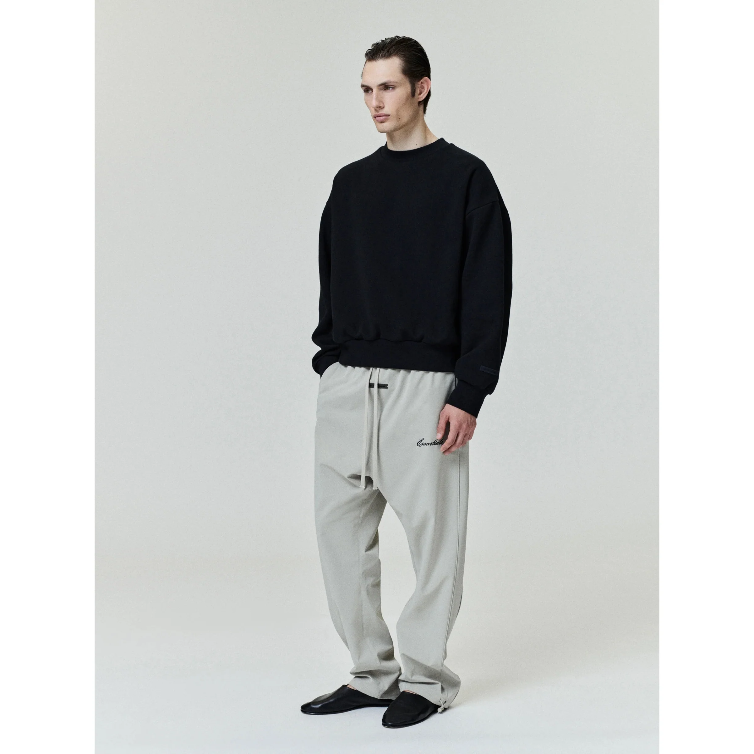 FEAR OF GOD ESSENTIALS Classic Fleece Crewneck - Jet Black (SS25) - Image 4