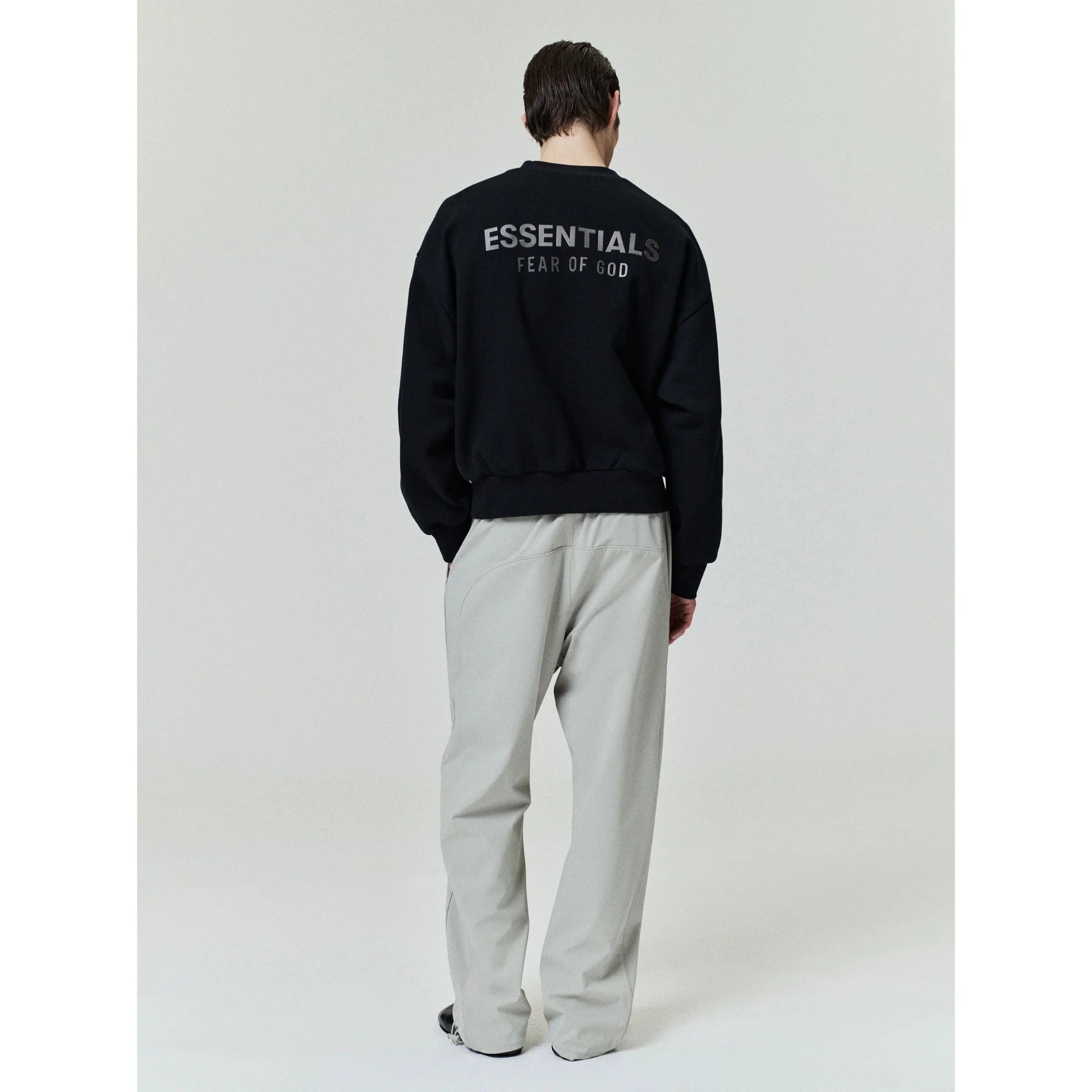FEAR OF GOD ESSENTIALS Classic Fleece Crewneck - Jet Black (SS25) - Image 5