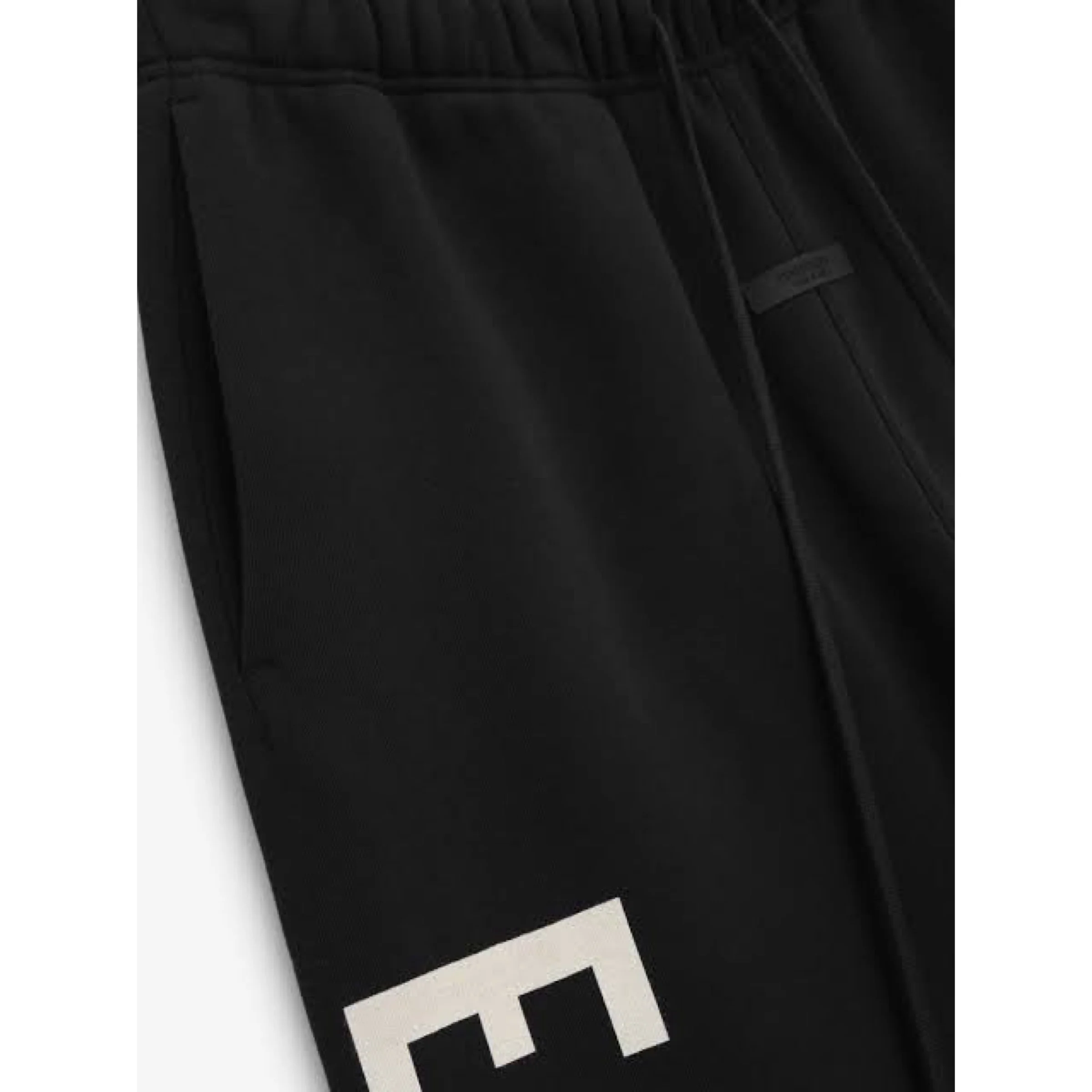FEAR OF GOD ESSENTIALS Fleece Relaxed Sweatpants - Black (FW24) - Image 2