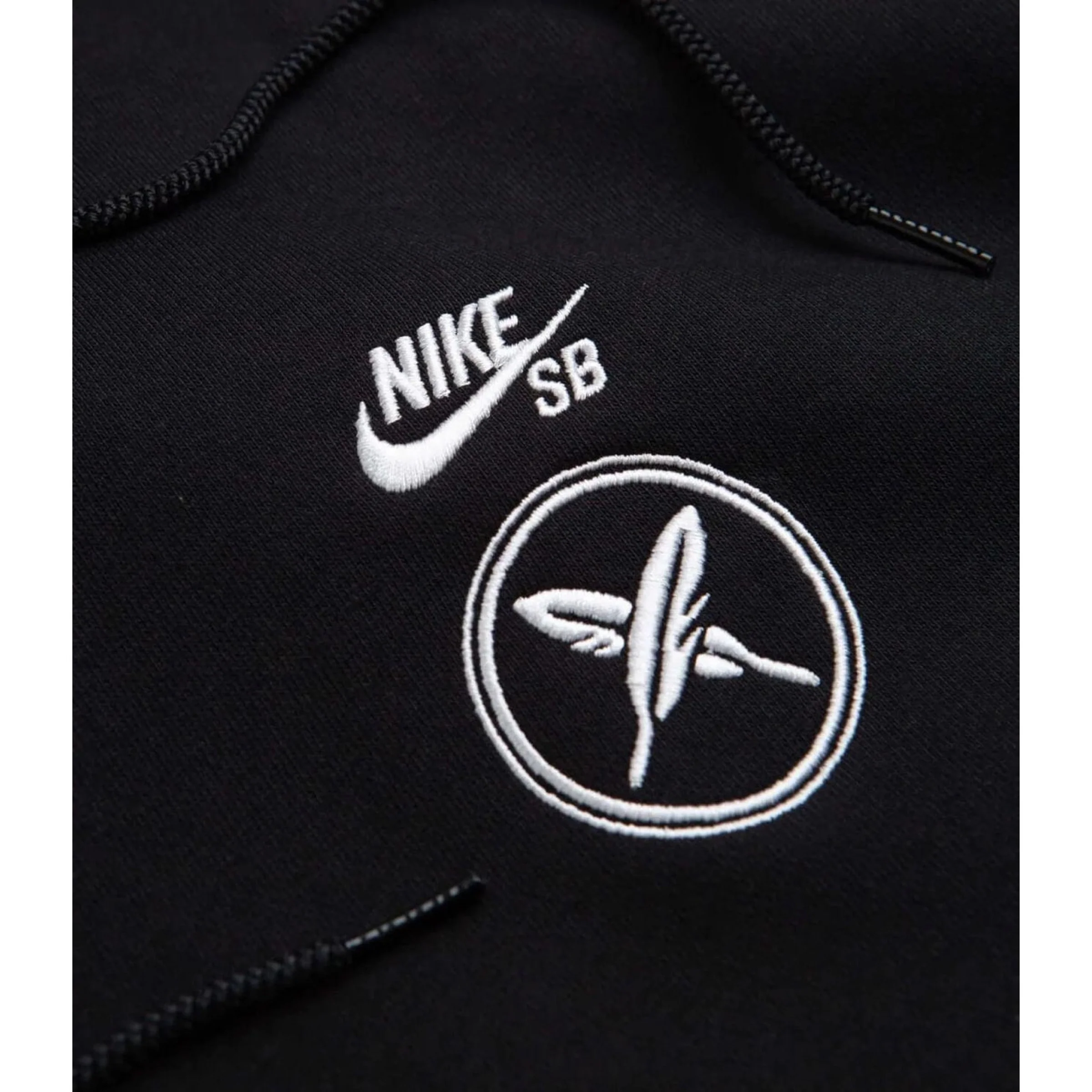 Nike SB Yuto Max90 Skate Hoodie - Black - Image 3