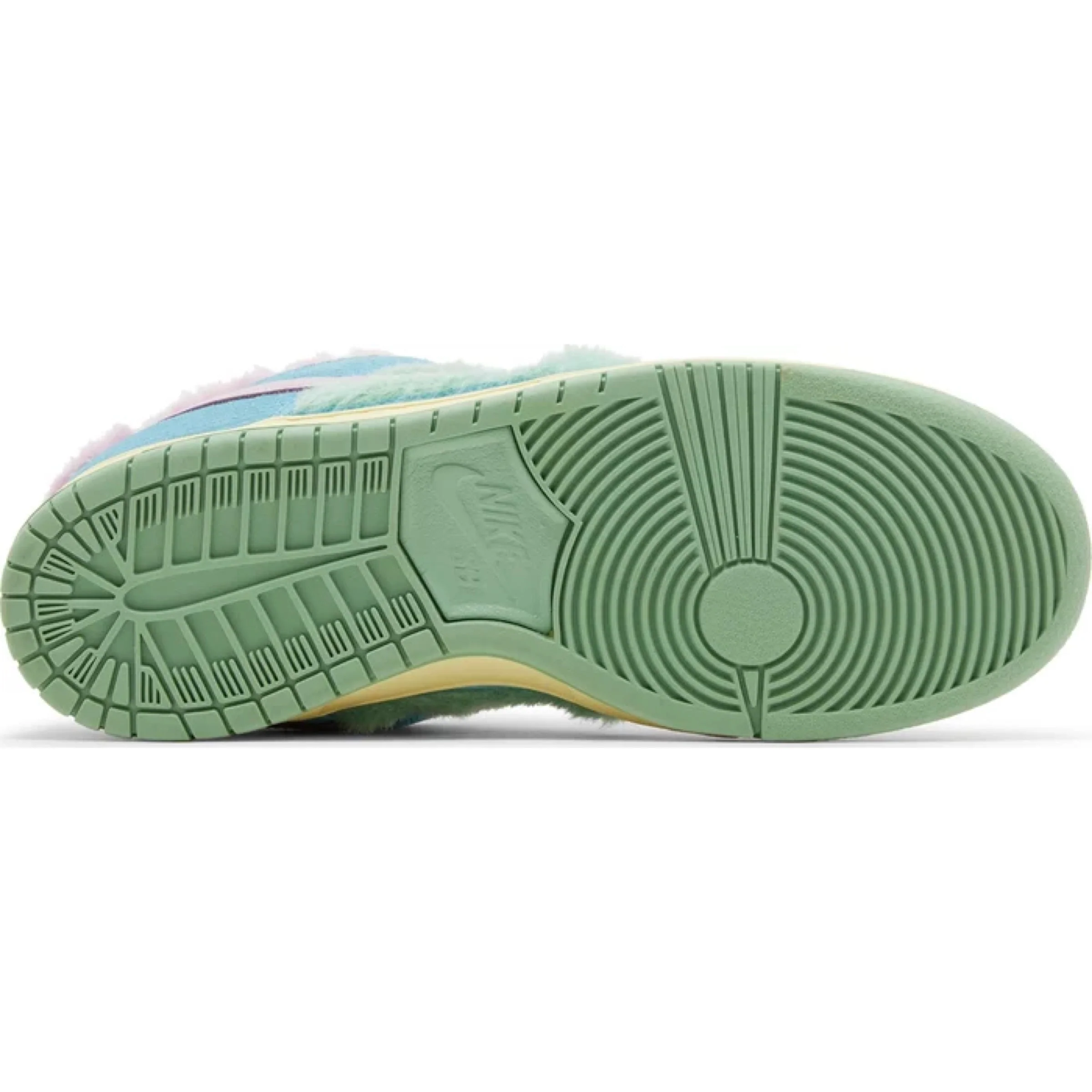 Verdy x Nike SB Dunk Low 'Visty' - Image 3